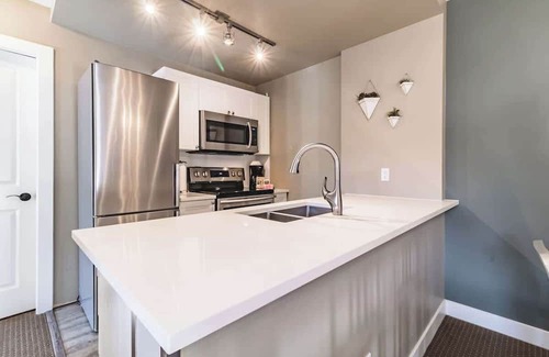 Whistler Cay Heights Apartment | Spacious Two Bedroom Apartment in Whistler - 530