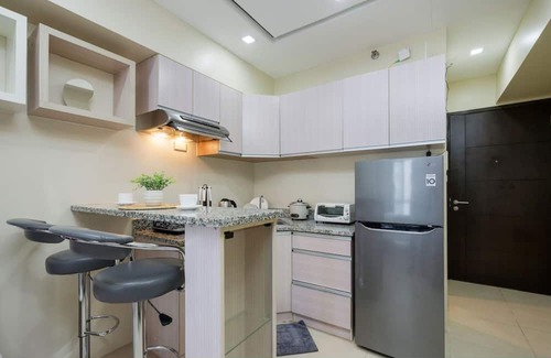 Cebu Apartment | Furnished Studio | Amenity View, WiFi, Netflix and Pool