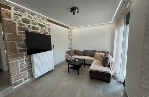 Sitaralona House | Villa Sitaralona stone house near lake Trihonida