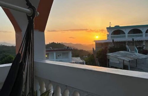 Caimito House | Hilltop Havennn