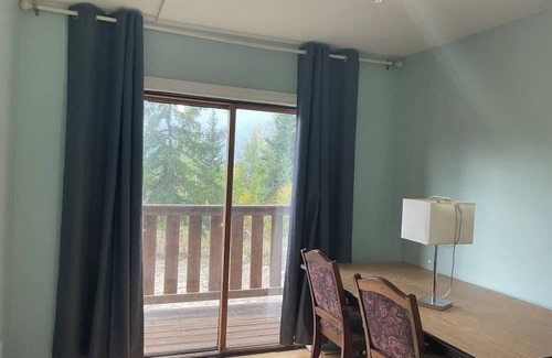 North Okanagan Cabin | The Mansard suite two-bedroom plus den