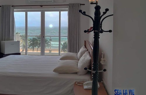 Mount Lavinia Apartment | Enjoy a beautiful sunset from your ocean-view bedroom.