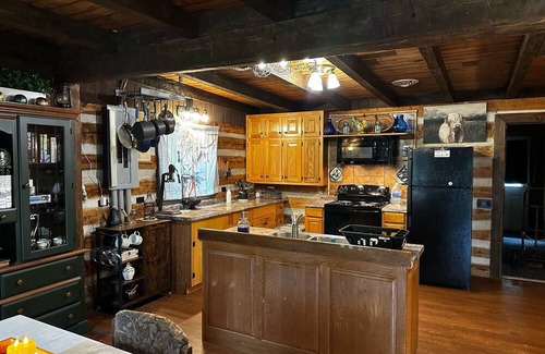 Keysville Cabin | Charming 2-bedroom cabin in Keysville with AC, WiFi