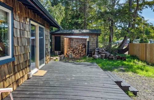 Pacific Beach Cabin | Charming cedar cabin in Pacific Beach