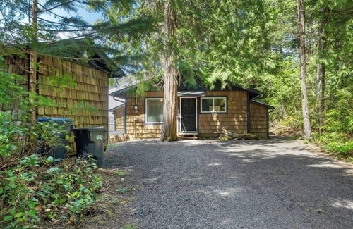 Pacific Beach Cabin | Charming cedar cabin in Pacific Beach