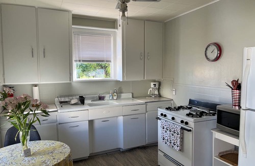 Bisbee House | Charming 1-bedroom house in beautiful Bisbee with AC, WiFi, parking, yard