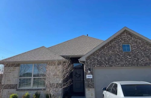 Krum House | 1 bedroom with queen size bed and share bathroom so one guest per room