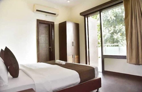 Sector 15 Hotel | SILVER TREE HOTEL