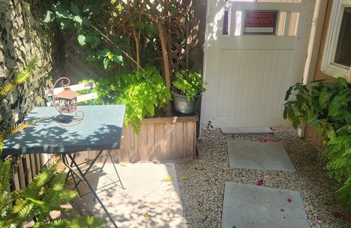 Mar Vista Apartment | Cute private Mar Vista mini room