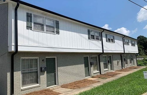 Mount Holly Apartment | Charming 2 King Bedroom Suite—in Downtown Mt Holly