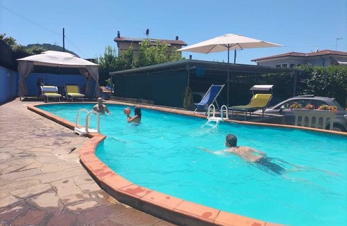 Stiava House | Villa Indipendente con Piscina e Posto Auto, nel Verde, a 5 Minuti da Viareggio