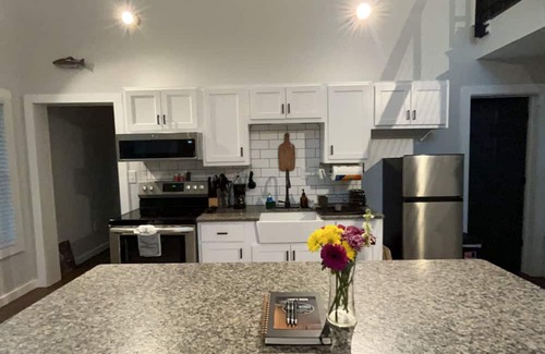 Damascus Cabin | NEW! Forty Winks 6 guest Modern Cabin in Damascus, VA!