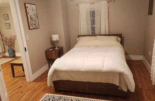 Quicksburg Other | Serenity Farmhouse - 2 Bedrooms, 1.38 Acres, Near Vineyards & Caverns