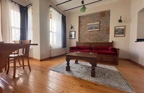 Sisli Apartment | 2Br /2Ba 3rd floor of Historical Building, Galata