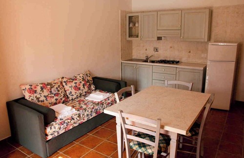 Follonica Apartment | Holiday apartment with pool and sun loungers
