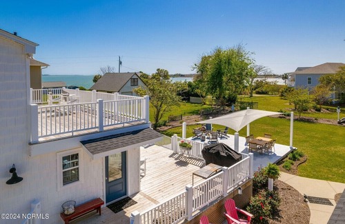 Cedar Point House | Luxury at the Water, enjoy the bikes, kayaks, volleyball, and shared dock that is a short walk away.