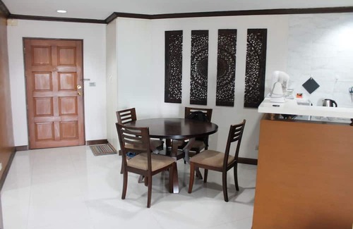 Makkasan Condo | Chic 2-bedroom condo with WiFi, AC in brilliant Krung Thep Maha Nakhon