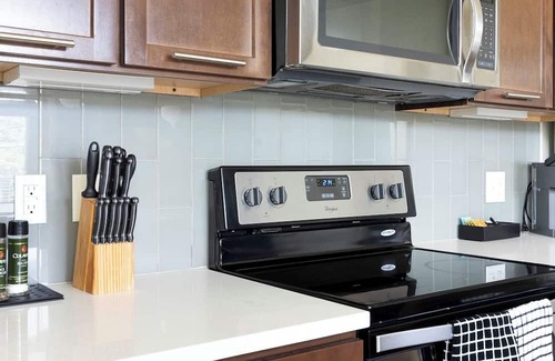 Downtown San Antonio Apartment | Barsala l Fully-furnished 2BD w/access to Co-working space & Business Center
