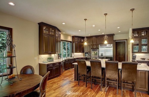 Maltby House | Huge Luxury 4-bedroom+ house in Echo lake/Maltby area with WiFi, AC