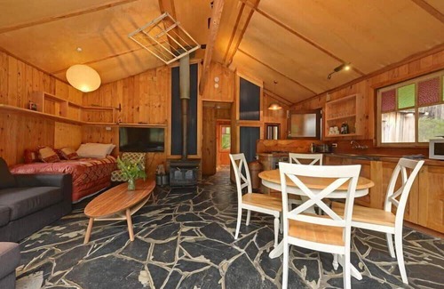 South Bruny House | Saintys Creek ~beautiful timber cottage!