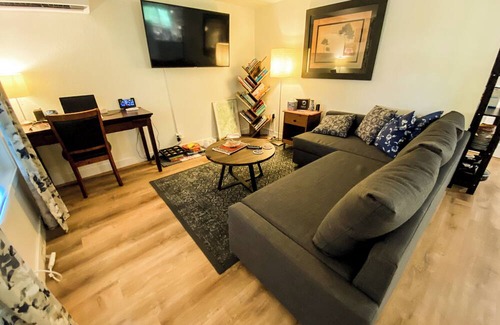 Enumclaw Cottage | Cozy cabin on the lake, close to Mount Rainier, skiing, hiking, downtown!