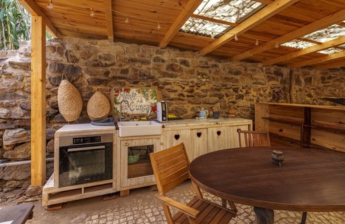 Carrapateira Apartment | Studio Apartment 'Alma' with Mountain View, Shared Terrace and Wi-Fi