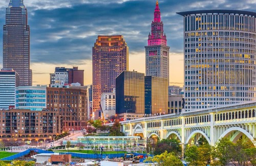 Downtown Cleveland Apartment | 2 Modern Rooms w/Restaurant and Bar in the Heart of Cleveland