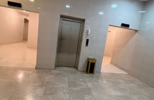 Al Harra Al-Sharqiah Apartment | 4-bedroom apartment in delightful Madinah with AC, WiFi. Enjoy your stay