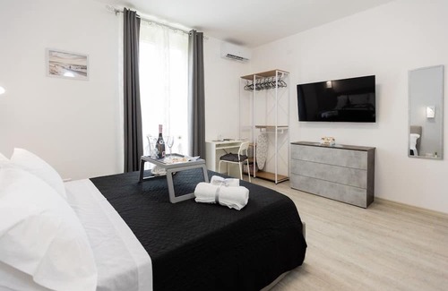 Acradina Apartment | Charming flat with 1 bedroom 1 Large bed +1 Sofa bed , bathroom and full kitchen