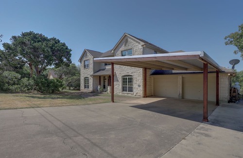 Leon Junction House | Stunning 5 bedroom with lake access