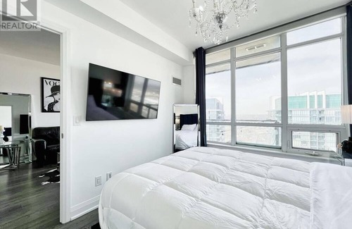 Humber Bay Condo | Gorgeous Condo By the Lake With Parking