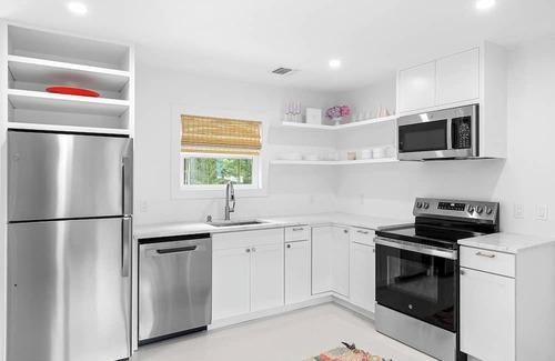 Sag Harbor Cottage | little Cottage on Cove Charming 2-bedroom in soothing Sag Harbor with WiFi, AC