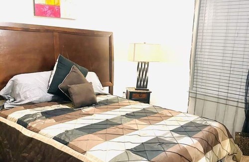 Texas City House | The Lakeside Layover w/Pool/Parking/WiFi Pkg