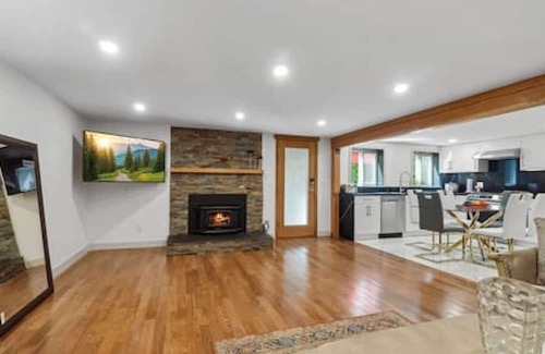 Upper Lonsdale House | Cheerful 2BR Oasis In North Van
