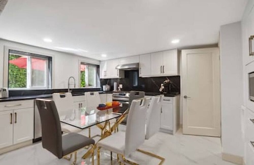 Upper Lonsdale House | Cheerful 2BR Oasis In North Van