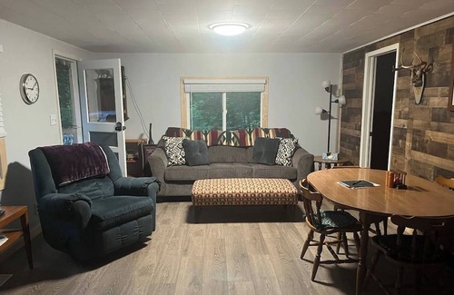 West Branch Cabin | Cozy 2-bedroom cabin in serene West Branch with AC, WiFi