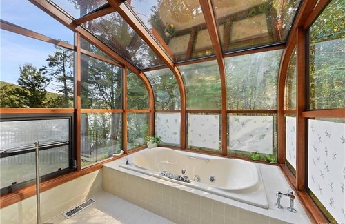 Lewisboro House | Charming 2.5 bedroom house with AC private beach front property on Lake Waccabuc