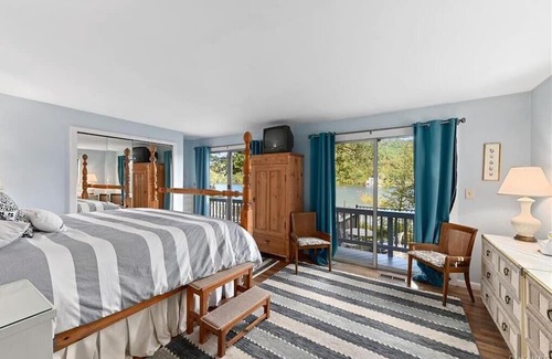 Lewisboro House | Charming 2.5 bedroom house with AC private beach front property on Lake Waccabuc