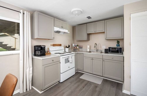 Columbus Apartment | Beulah Burrow - 2BR Apt in Northern Columbus