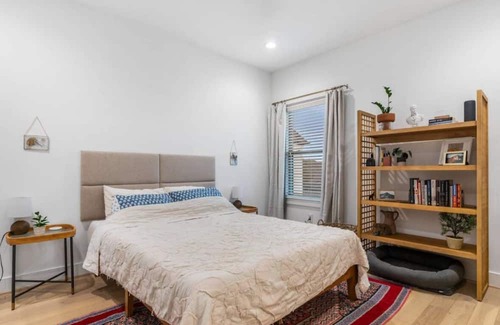 Lazybrook/Timbergrove House | Spacious, pet friendly home with Yard and EV charger