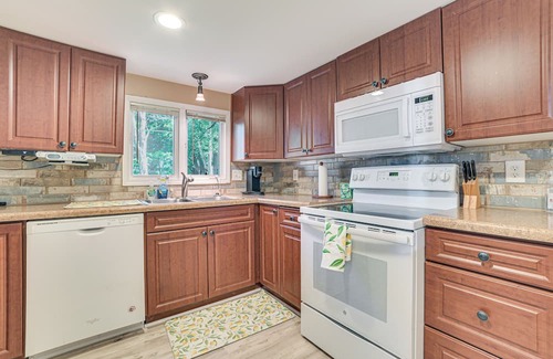 Cadillac Cottage | Cadillac Cottage w/Grill: Walk to Lake Cadillac!