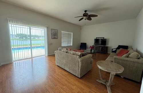 Riverview House | Cozy retreat on the lake view