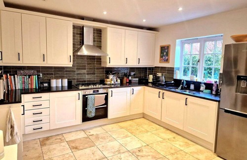 Winchester House | Spacious town house within walking distance of Winchester town centre