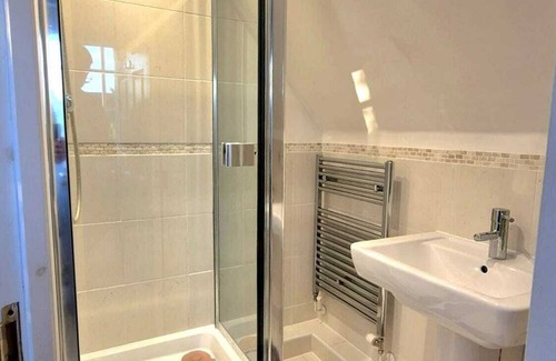 Winchester House | Spacious town house within walking distance of Winchester town centre