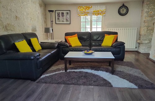 Saint-Vaize Villa | NEW TO VRBO 3 bed Charentaise villa, heated pool, private garden, games room