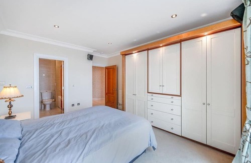 Sutton Cross Apartment | Spectacular Huge Howth Beachfront Apartment