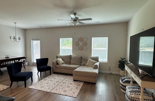 Villa Rica House | Beautiful home 20 minutes from amusement park, parks, shopping, and hospitals