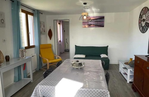 Coutras House | Homerez - House garden Coutras.