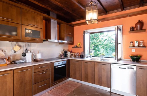 Armamar Villa | Detached Luxury Villa Best For Relaxation