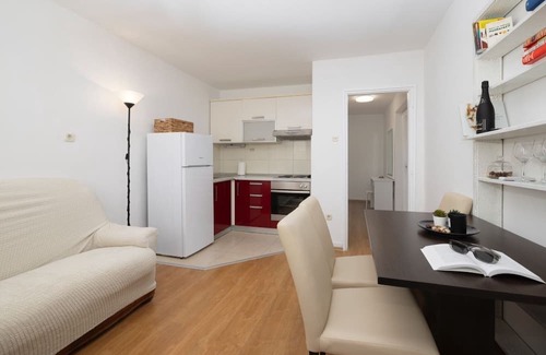 Makarska Old Town Apartment | Two bedroom apartment with air-conditioning Makarska (A-23419-a)
